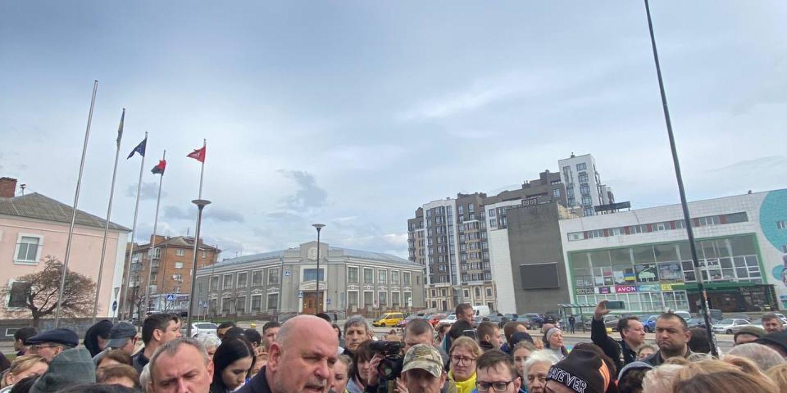 Білоцерківці вимагають від влади заборонити діяльність УПЦ МП: до мітингувальників вийшов міський голова Дикий Білоцерківці вимагають від влади заборонити діяльність УПЦ МП: до мітингувальників вийшов міський голова Дикий