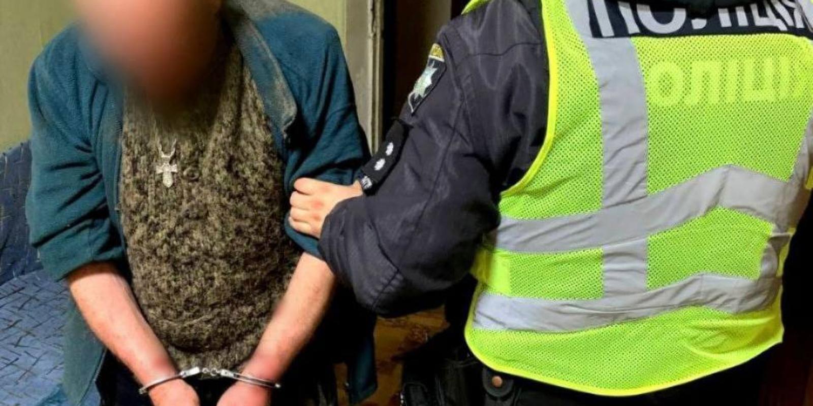 Вдарив палицею по голові: в селі на Київщині хуліган напав на правоохоронця