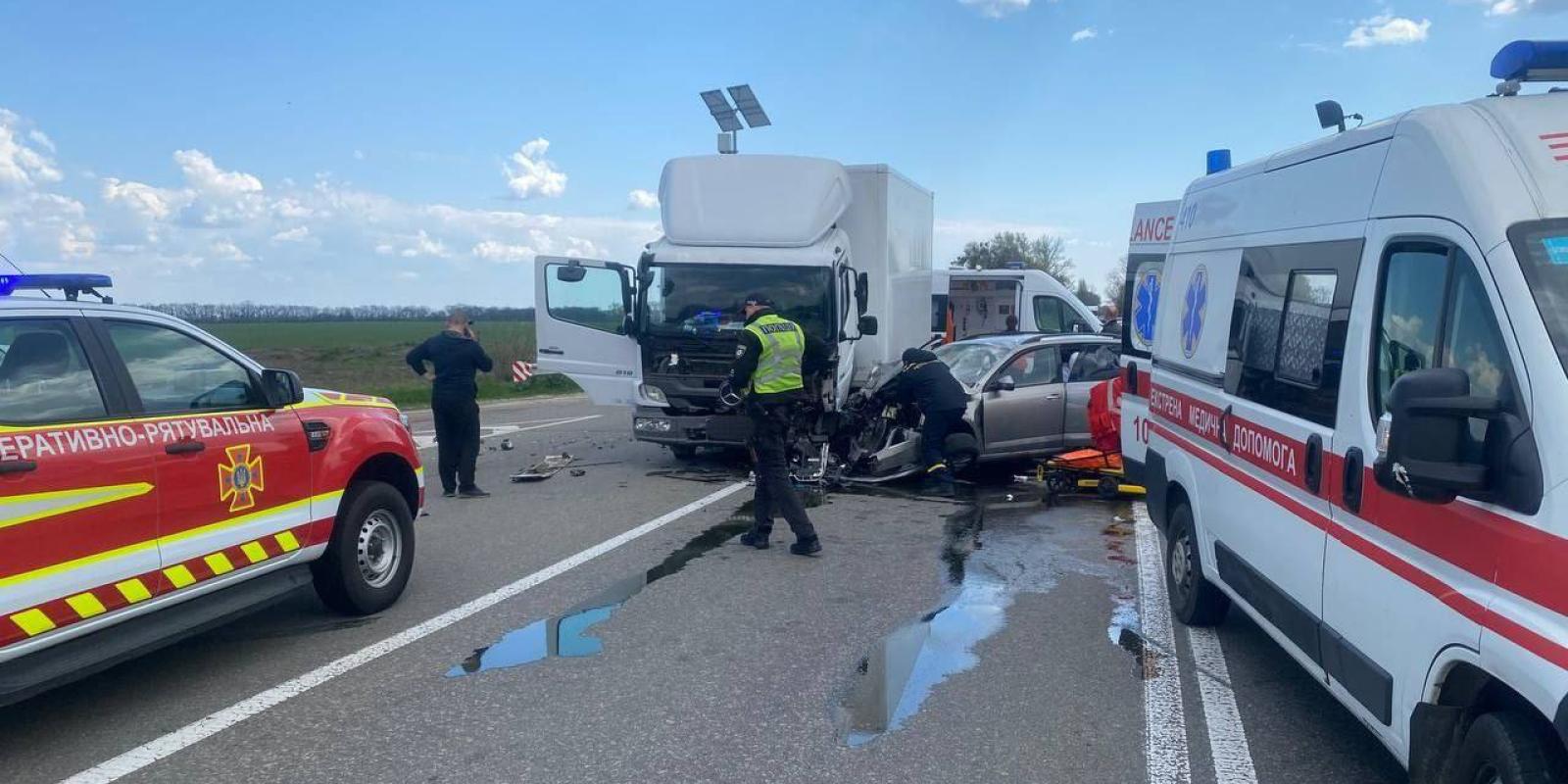 ДТП на Київщині: загинула жінка, пасажирів госпіталізували