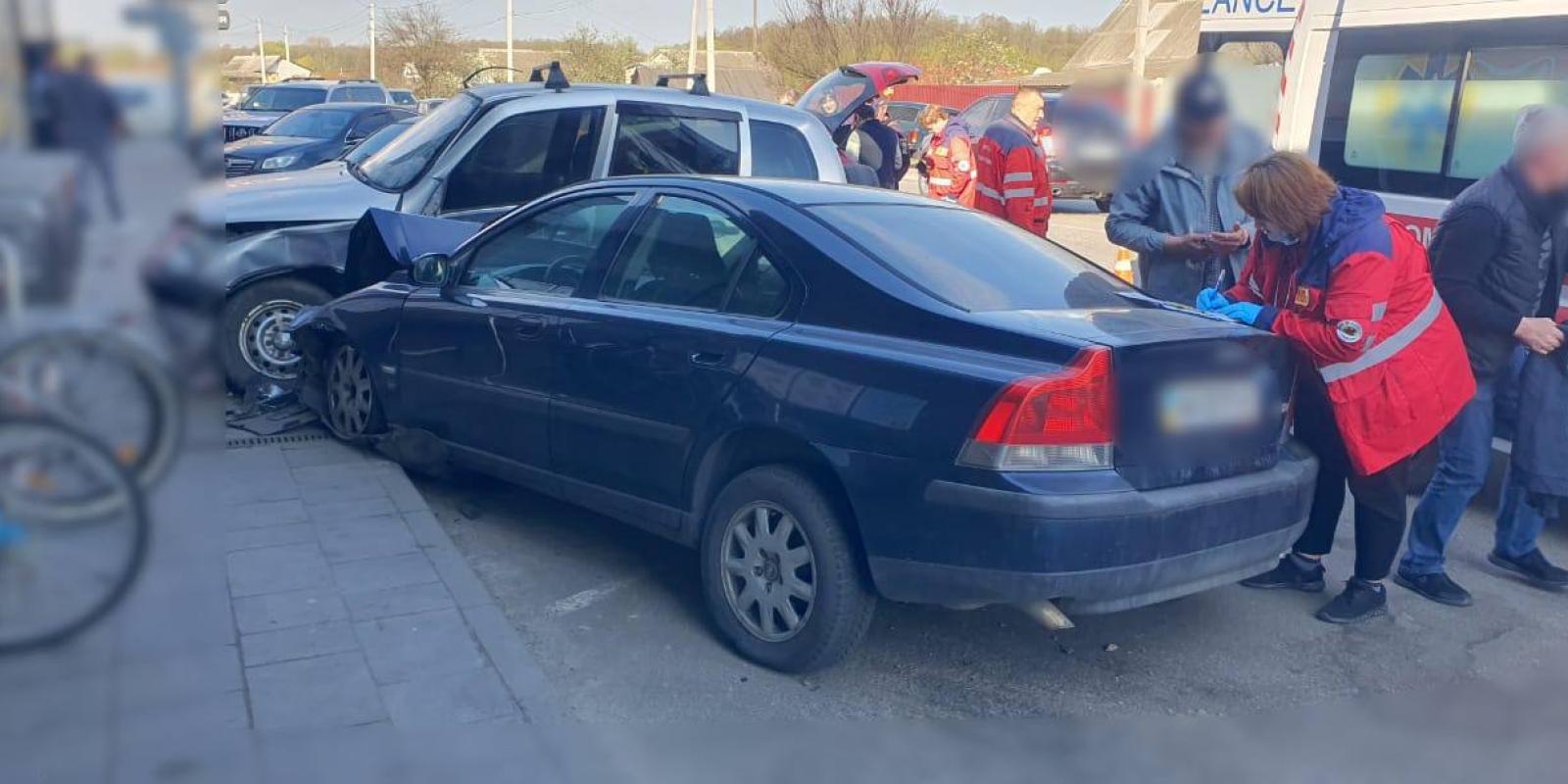 ДТП за участі п’ятьох автівок у селі Зазим’я: постраждали діти ДТП за участі п’ятьох автівок у селі Зазим’я: постраждали діти