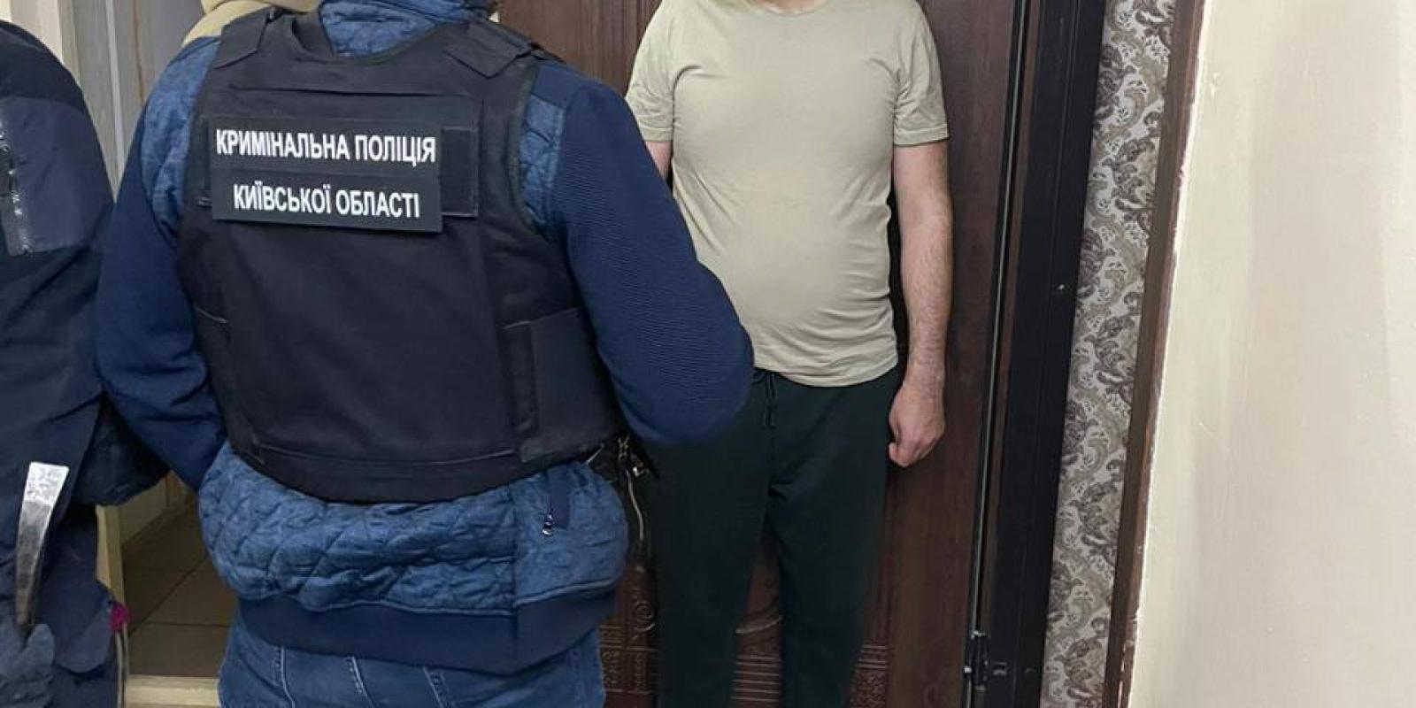 За 3 000 доларів вносив ухилянтів до бази волонтерів: поліція Київщини затримала 43-річного мешканця столиці За 3 000 доларів вносив ухилянтів до бази волонтерів: поліція Київщини затримала 43-річного мешканця столиці