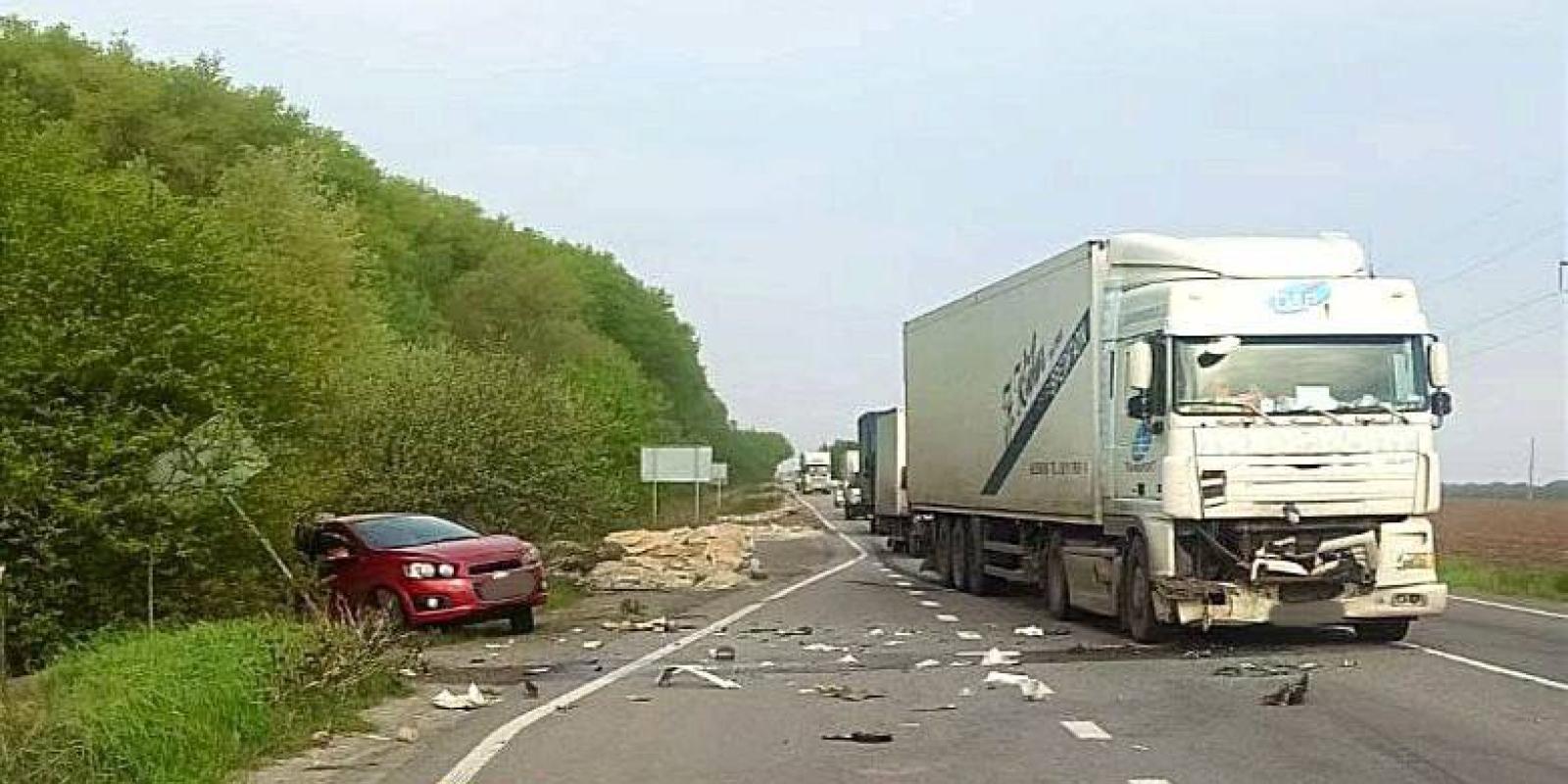 Жахлива аварія на Київщині: водій "Chevrolet" не впорався з керування та вилетів на "зустрічку"