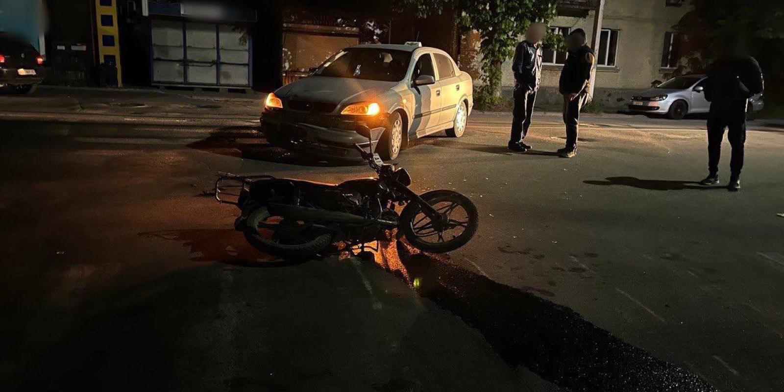 ДТП у Василькові на Київщині: водія та пасажира скутера госпіталізовано ДТП у Василькові на Київщині: водія та пасажира скутера госпіталізовано