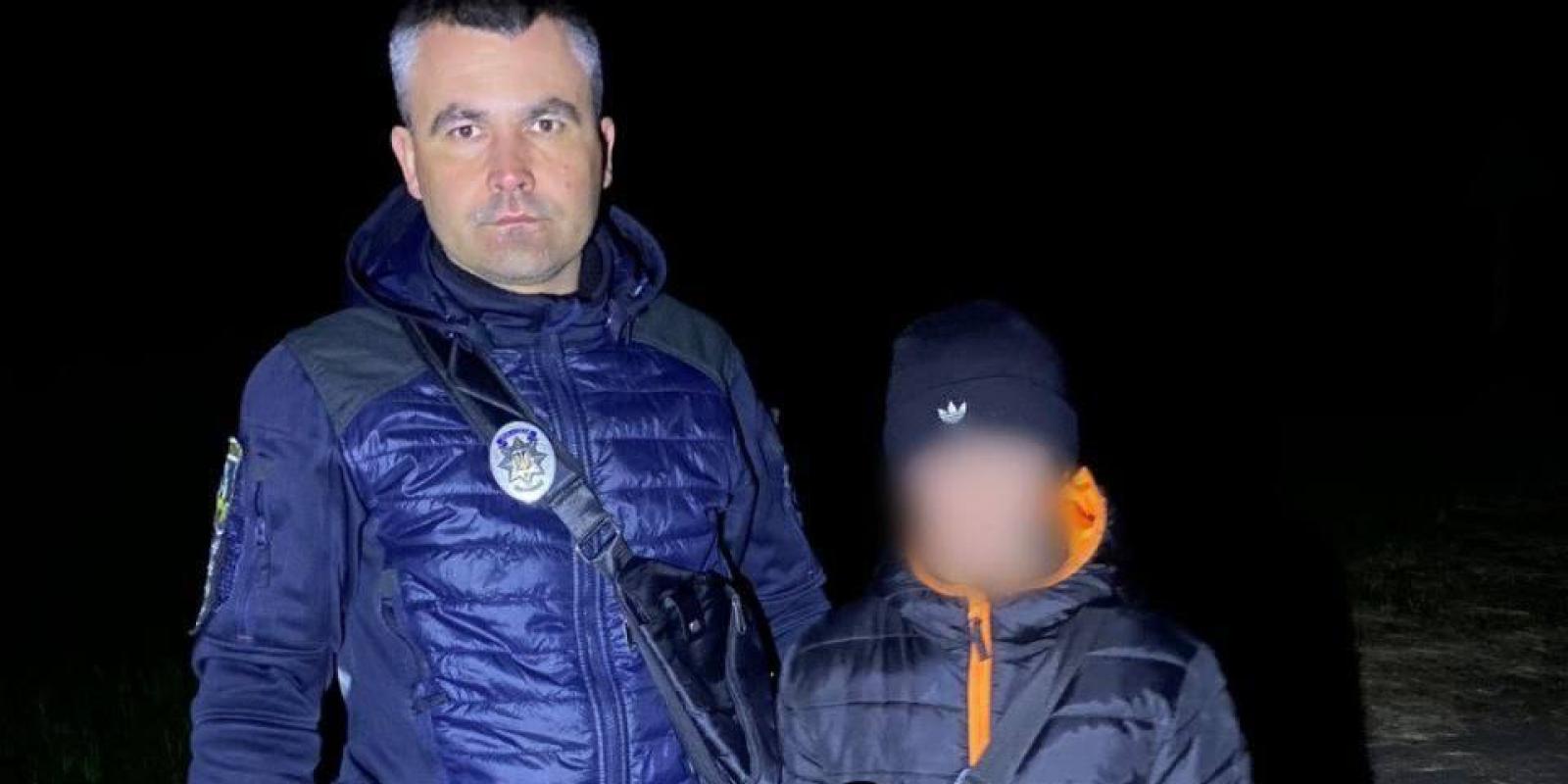 Заснув у копі сіна: на Київщині розшукали 12-річного хлопця з Озерної Заснув у копі сіна: на Київщині розшукали 12-річного хлопця з Озерної