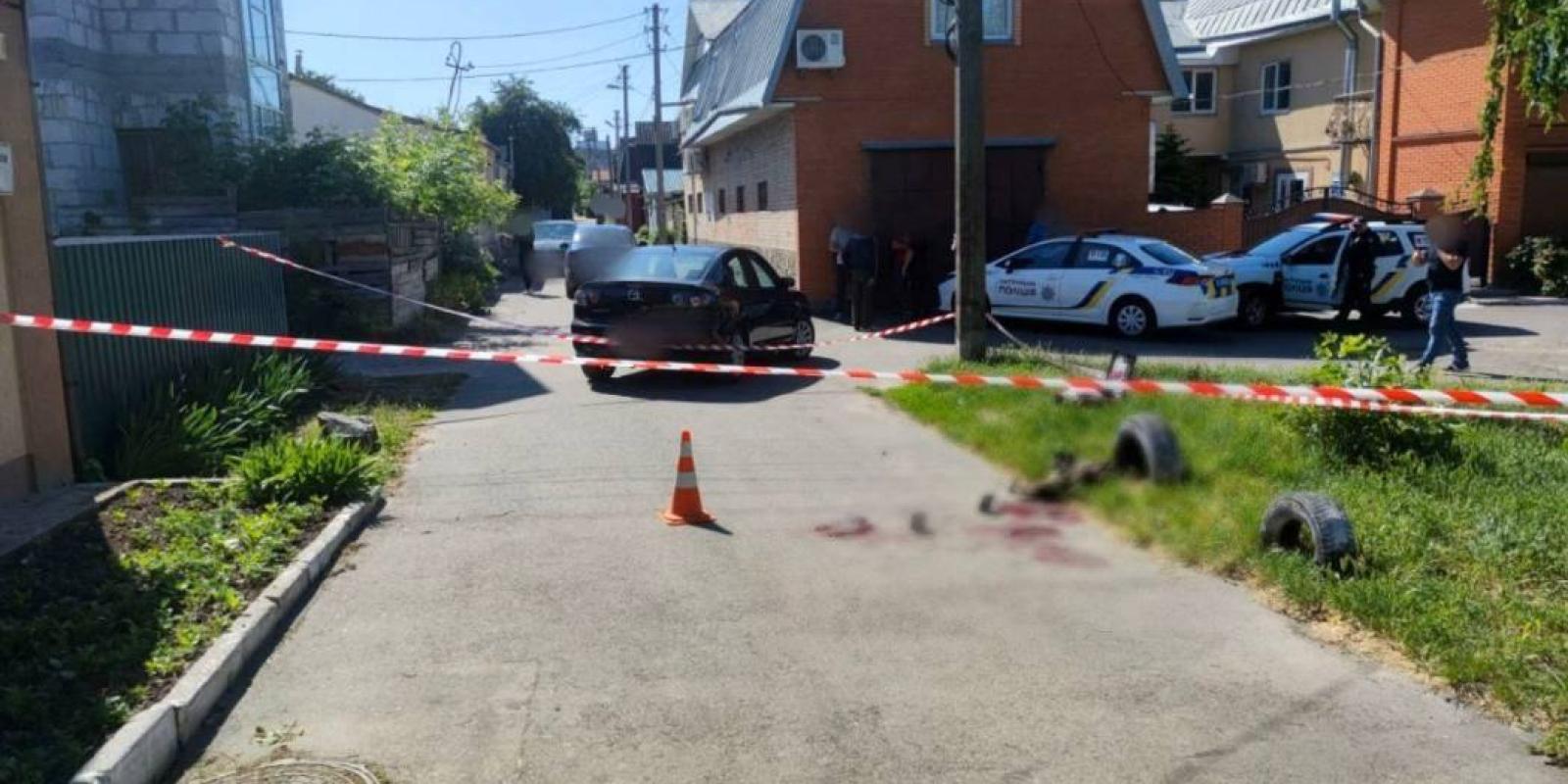 На Київщині двоє чоловіків влаштували стрілянину посеред вулиці На Київщині двоє чоловіків влаштували стрілянину посеред вулиці