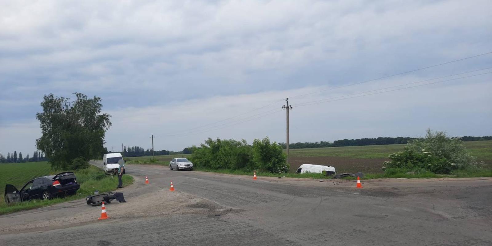 Жахлива аварія на Київщині: постраждали двоє водіїв та п'ятеро пасажирів Жахлива аварія на Київщині: постраждали двоє водіїв та п'ятеро пасажирів