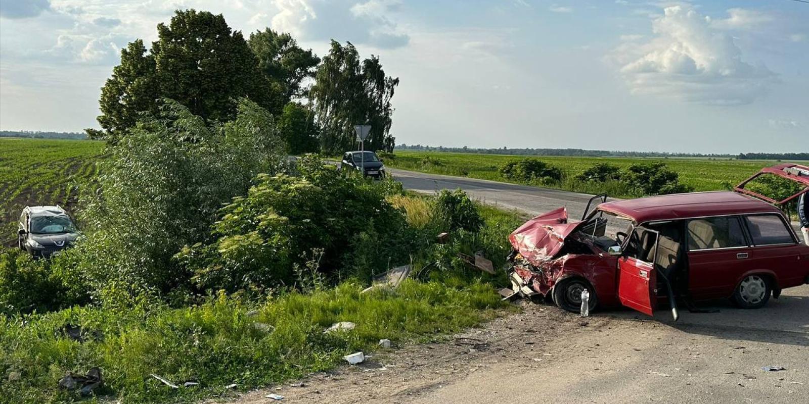 ДТП на Обухівщині: авто з‘їхало в кювет, троє травмованих ДТП на Обухівщині: авто з‘їхало в кювет, троє травмованих