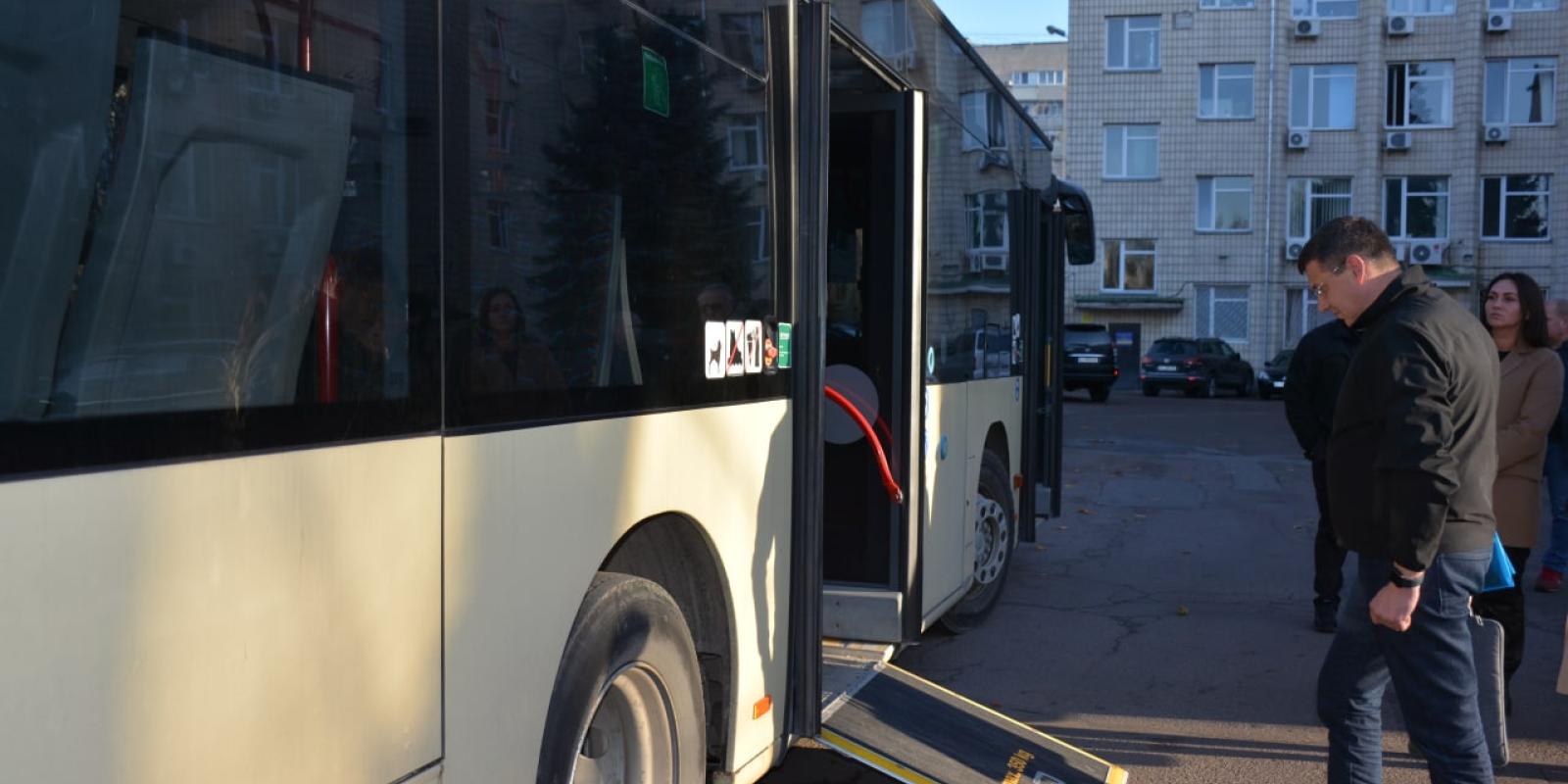 Школярі Требухівської громади отримали новий автобус 