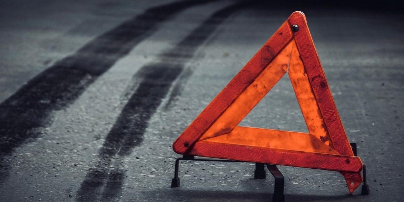 ДТП на Київщині: людей з автомобіля діставали рятувальники