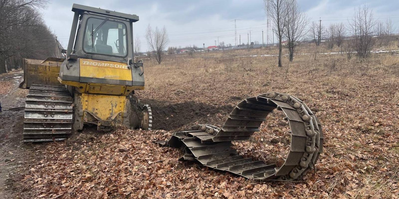 Біля Макарова підірвався трактор: постраждав водій