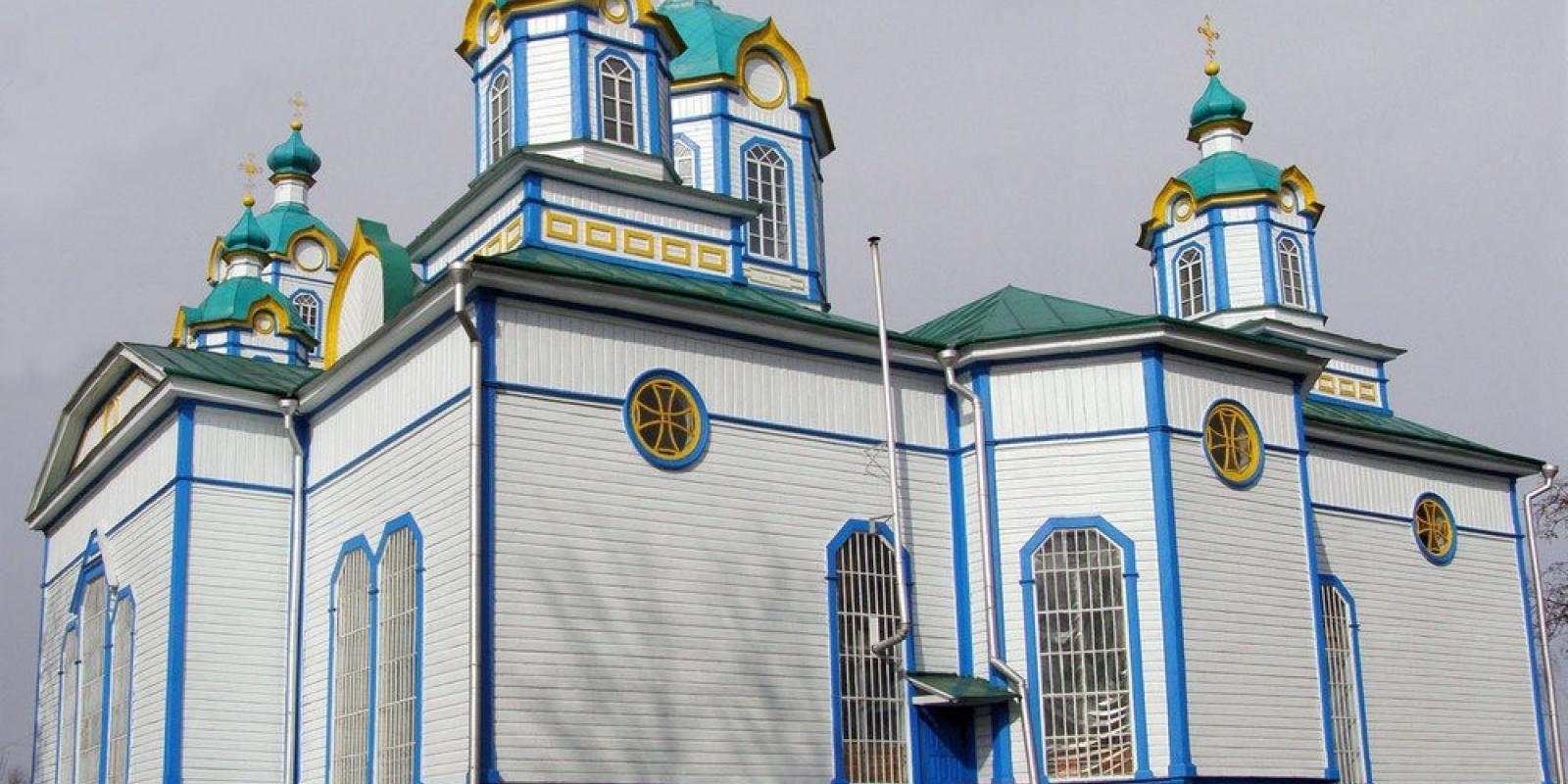 У Требухові громада відстояла своє право на молитву українською мовою в сільському храмі У Требухові громада відстояла своє право на молитву українською мовою в сільському храмі