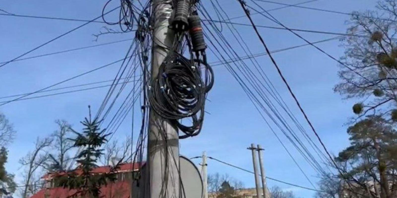 Від сьогодні в Ірпені зрізатимуть інтернет-кабелі неохайним провайдерам