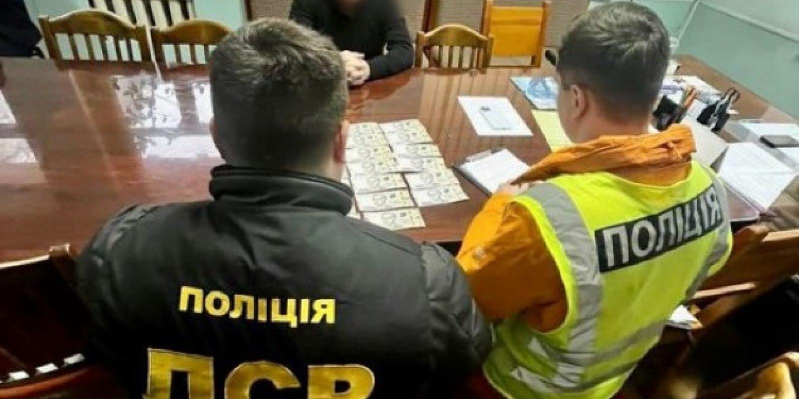 На Київщині затримали під час отримання хабара директора рибного господарства 