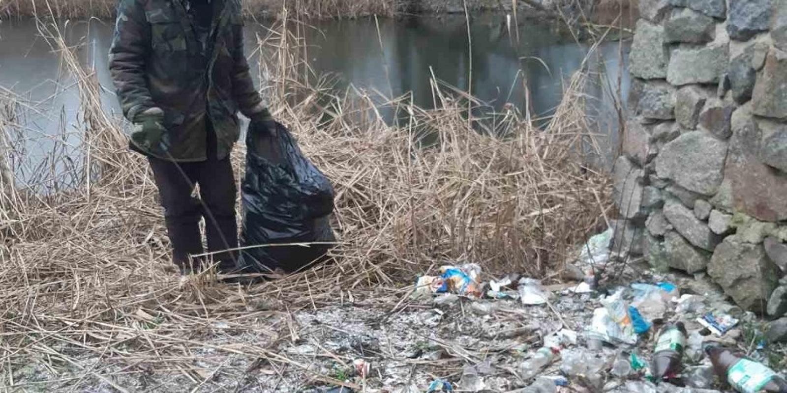 Влада Миронівки закликала мешканців не перетворювати на смітник "Остров кохання"